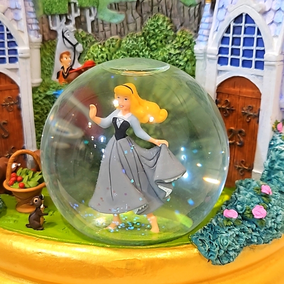 Disney  A Wish Your Heart Makes  3 sided rotating figurine w/snow globes. - Picture 8 of 16